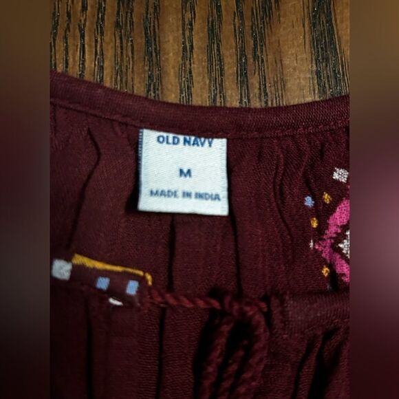 Old Navy Women’s Medium red geometric boho sexy swing Blouse - NWT peasant top - Picture 3 of 9